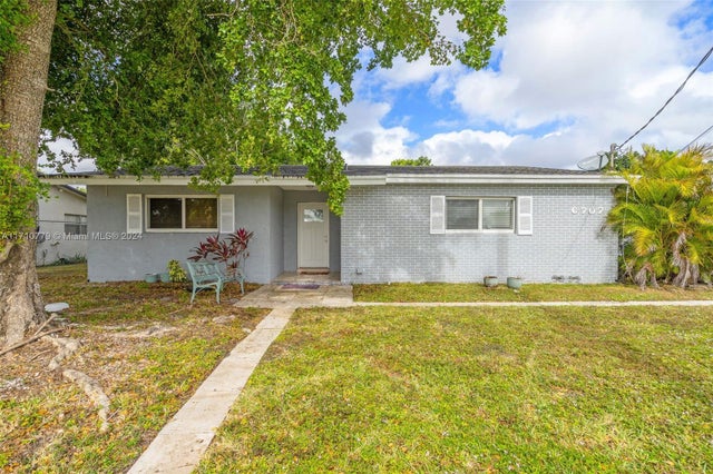1 of 27 - 6707 Winfield Blvd, Margate, FL
