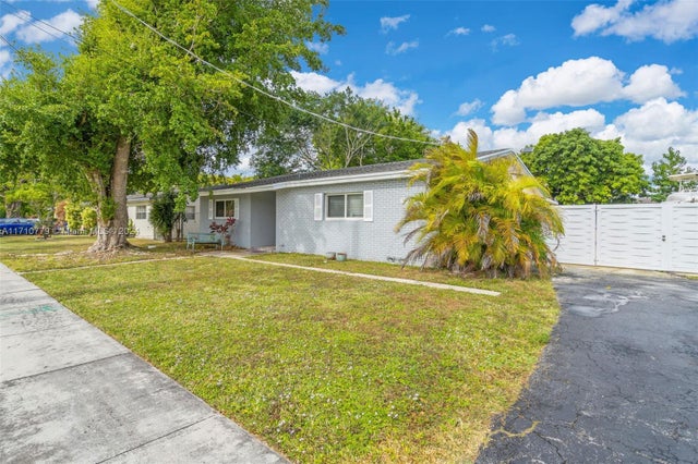 2 of 27 - 6707 Winfield Blvd, Margate, FL
