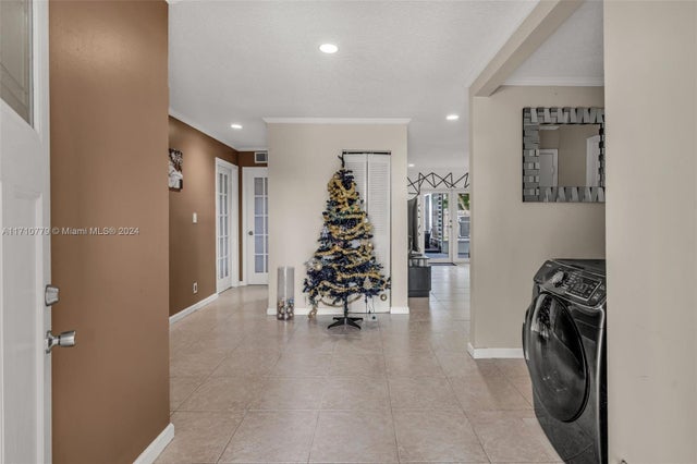 3 of 27 - 6707 Winfield Blvd, Margate, FL