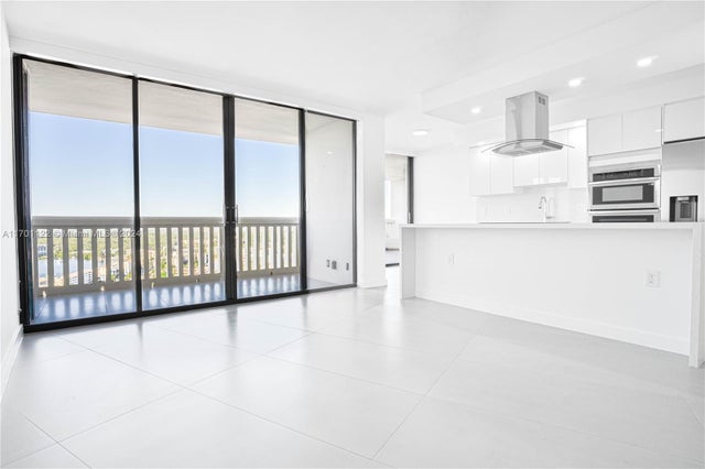 4 of 27 - 1000 W Island Blvd 2611, Aventura, FL