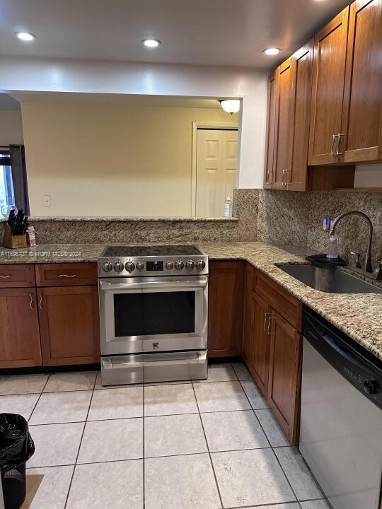 2 of 34 - 4400 Hillcrest Dr 114b, Hollywood, FL