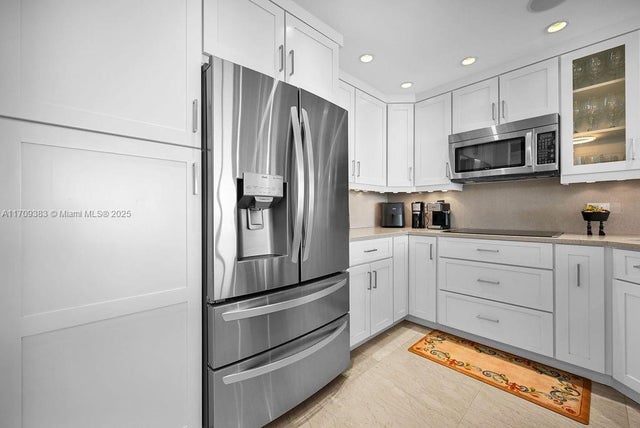 3 of 45 - 5601 Collins Ave 903, Miami Beach, FL