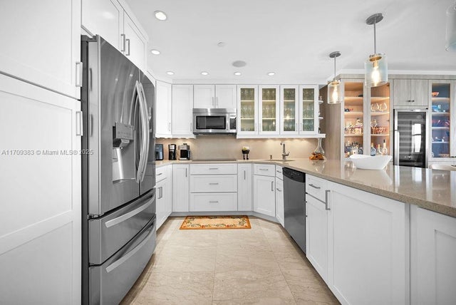 4 of 45 - 5601 Collins Ave 903, Miami Beach, FL