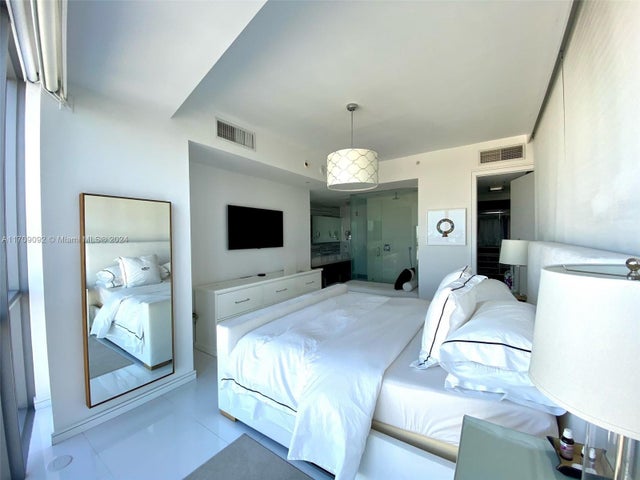 3 of 8 - 1100 Biscayne Blvd 2605, Miami, FL