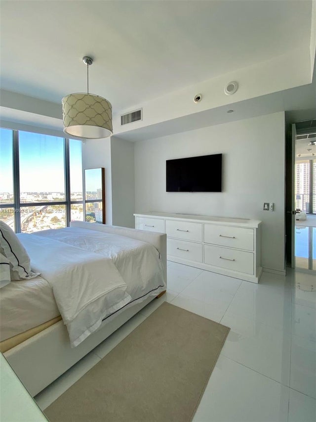 4 of 8 - 1100 Biscayne Blvd 2605, Miami, FL