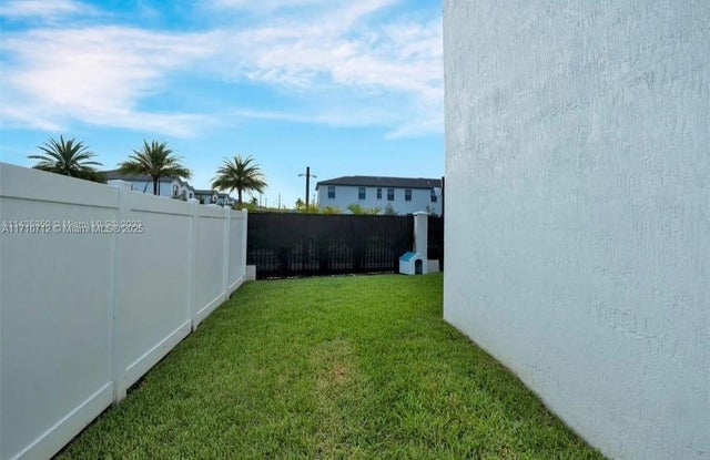 3 of 17 - 20366 Nw 4th Path 20366, Miami, FL