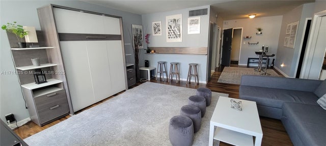 1 of 25 - 1000 West Ave 204, Miami Beach, FL