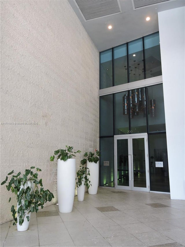 3 of 27 - 200 Biscayne Boulevard Way 3109, Miami, FL