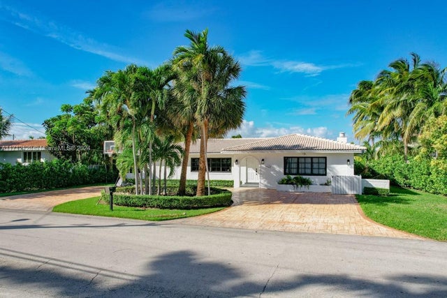 3 of 23 - 3351 Ne 164th St, North Miami Beach, FL