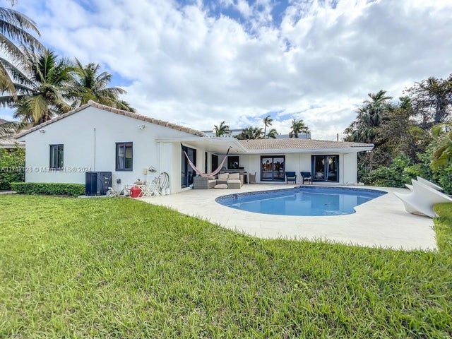 4 of 23 - 3351 Ne 164th St, North Miami Beach, FL