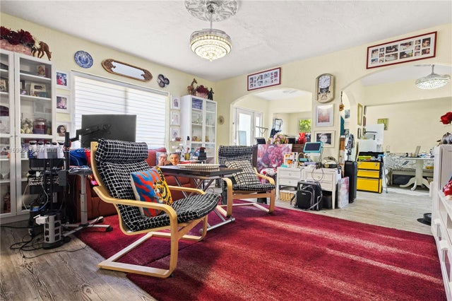 4 of 18 - 2716 Polk St, Hollywood, FL