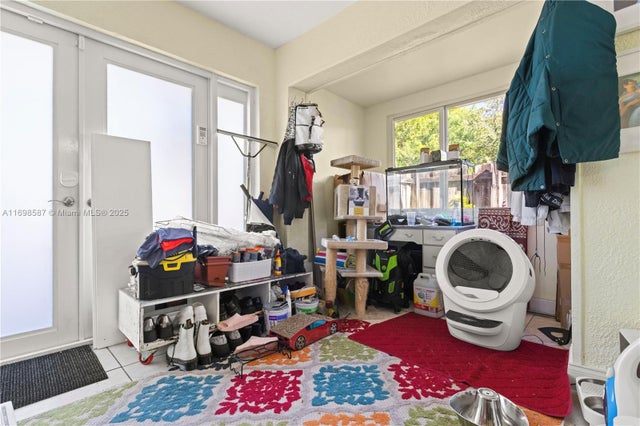 5 of 18 - 2716 Polk St, Hollywood, FL