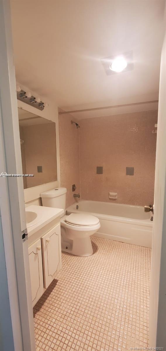 2 of 7 - 385 Fanshaw J, Boca Raton, FL
