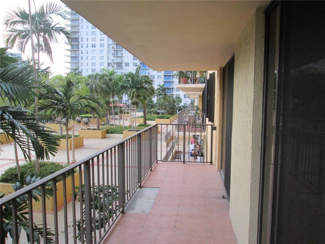 1 of 29 - 290 174th St 404, Sunny Isles Beach, FL
