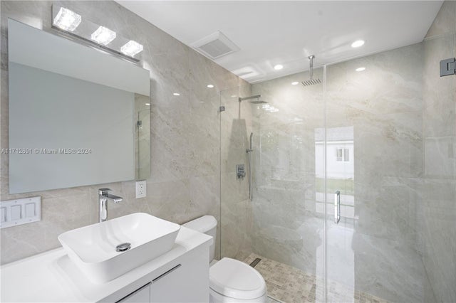 5 of 36 - 725 E 53rd St, Hialeah, FL