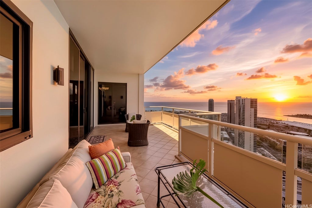 (unit #4302) 600 Queen Street, Honolulu