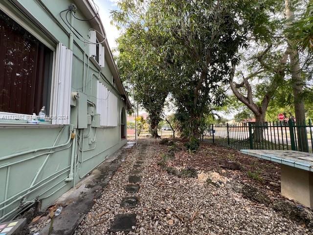 2 of 7 - 501 E 8th St, Hialeah, FL
