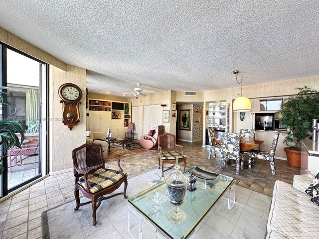 5 of 35 - 520 Brickell Key Dr A1802, Miami, FL