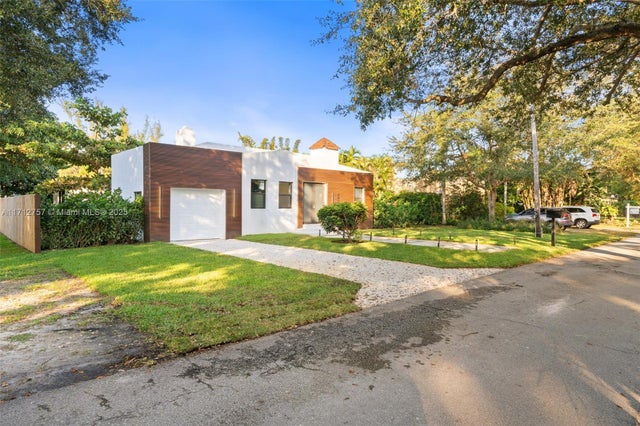 2 of 41 - 665 Ne 117th St, Biscayne Park, FL
