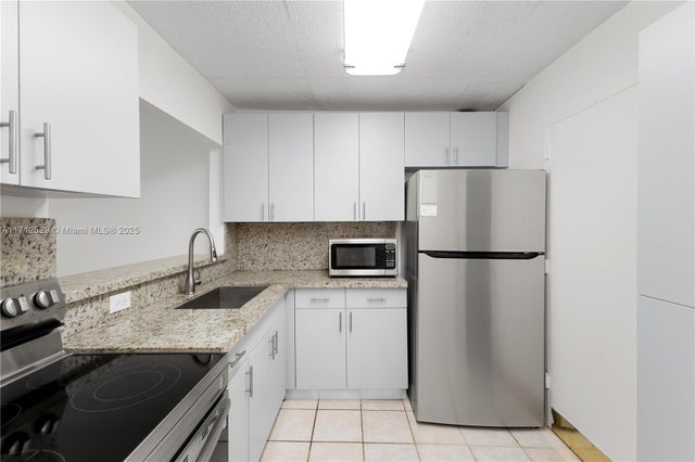 4 of 34 - 345 Ocean Dr 424, Miami Beach, FL