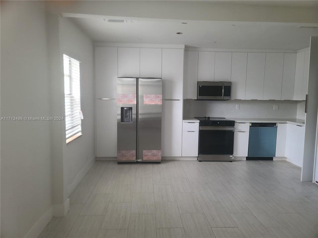 1 of 6 - 1041 Nw 32nd Pl, Miami, FL