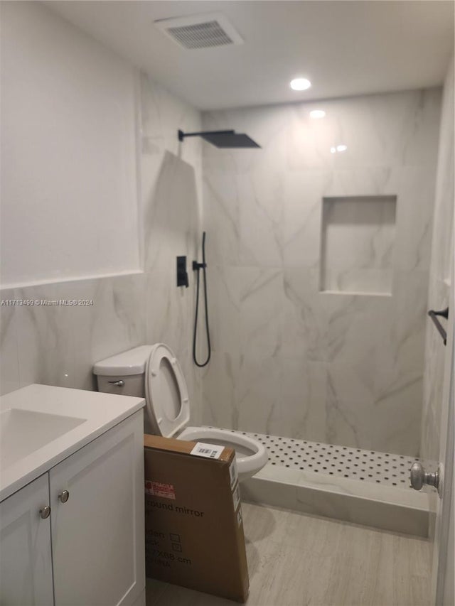 2 of 6 - 1041 Nw 32nd Pl, Miami, FL