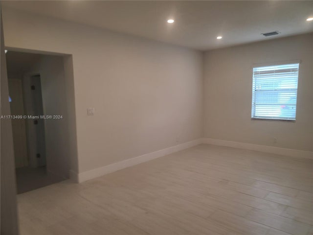 3 of 6 - 1041 Nw 32nd Pl, Miami, FL