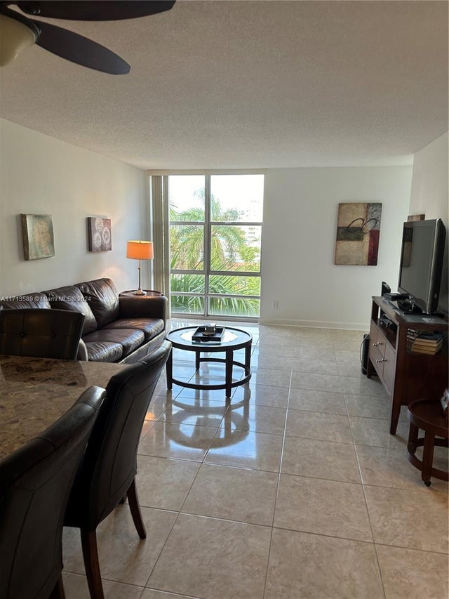 3 of 17 - 210 172nd St 523, Sunny Isles Beach, FL