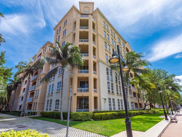 1 of 75 - 3001 Ne 185th St 517, Aventura, FL