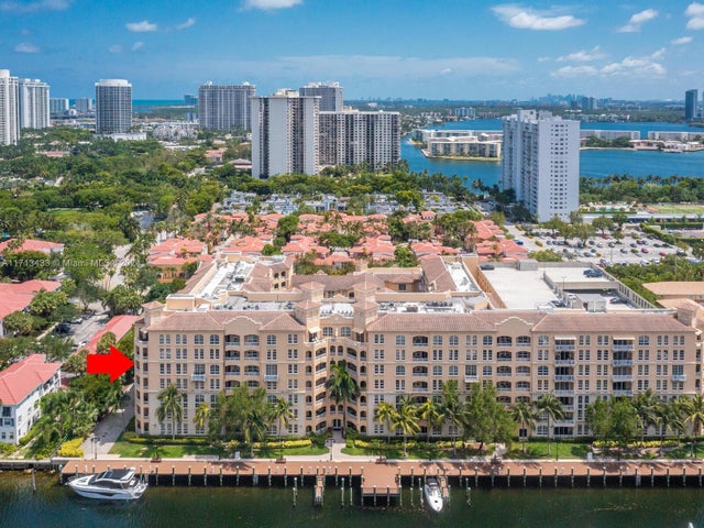 4 of 75 - 3001 Ne 185th St 517, Aventura, FL