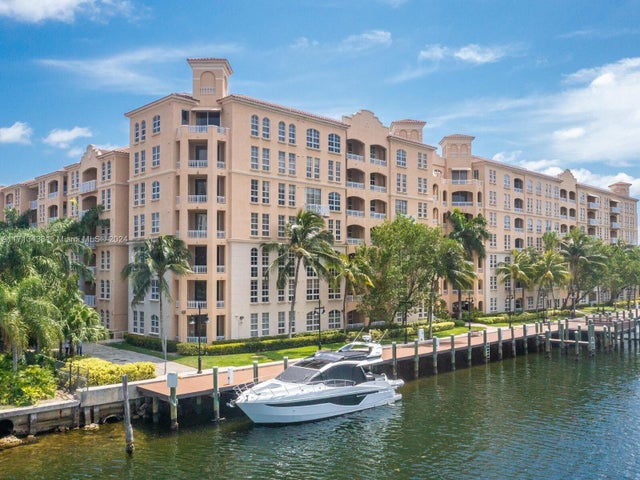 5 of 75 - 3001 Ne 185th St 517, Aventura, FL
