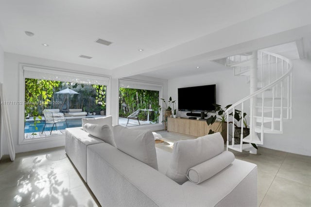3 of 43 - 2974 Old Alton Rd, Miami Beach, FL