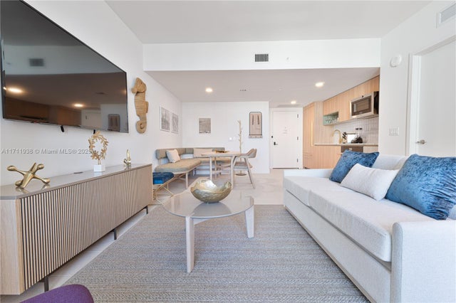 2 of 38 - 601 Ne 1st Ave 2409, Miami, FL