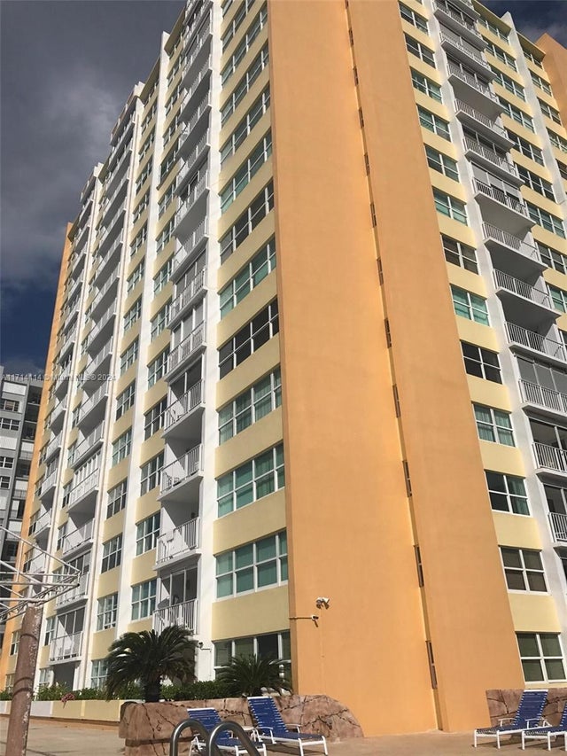 1 of 7 - 1410 S Ocean Dr 804, Hollywood, FL