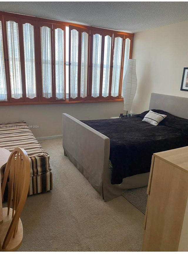 4 of 7 - 1410 S Ocean Dr 804, Hollywood, FL