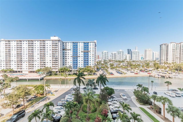 2 of 25 - 500 Bayview Dr 617, Sunny Isles Beach, FL