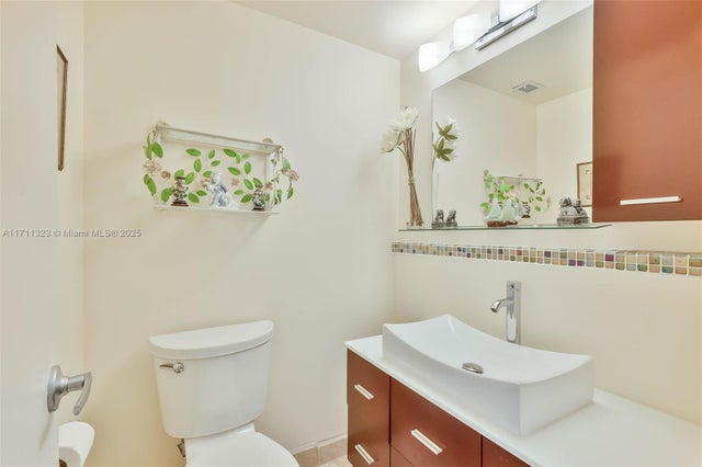 3 of 25 - 500 Bayview Dr 617, Sunny Isles Beach, FL