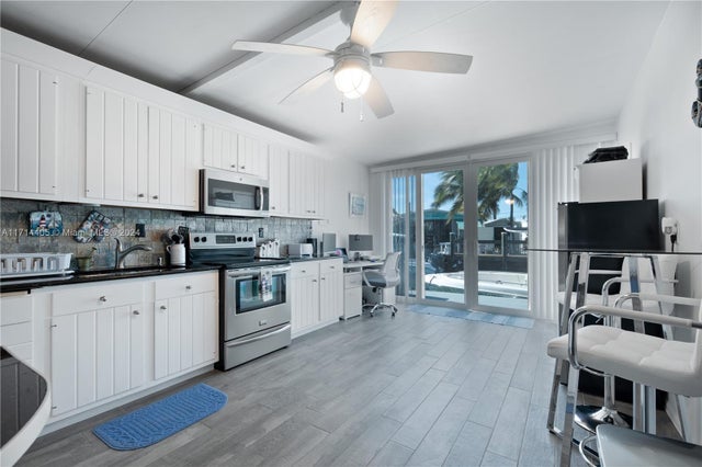 1 of 33 - 1361 Overseas Hwy E11, Marathon, FL