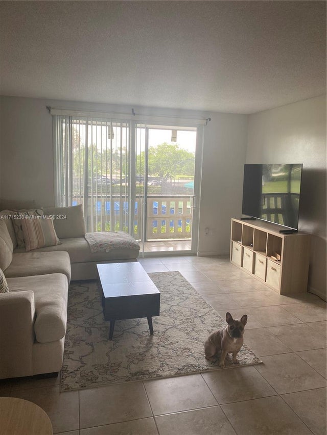 3 of 11 - 919 Hillcrest Dr 208, Hollywood, FL