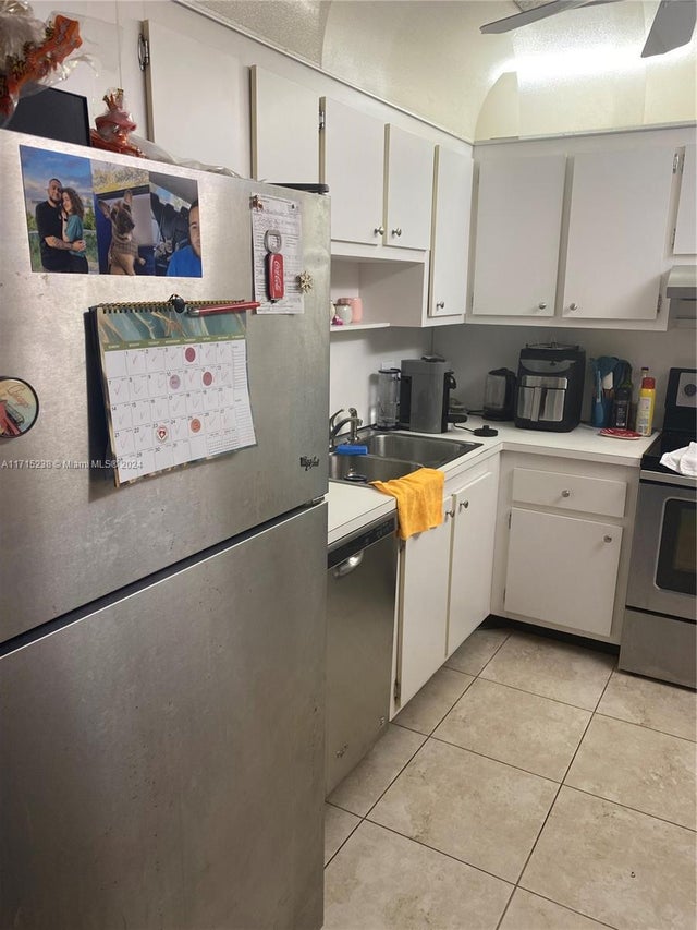 4 of 11 - 919 Hillcrest Dr 208, Hollywood, FL