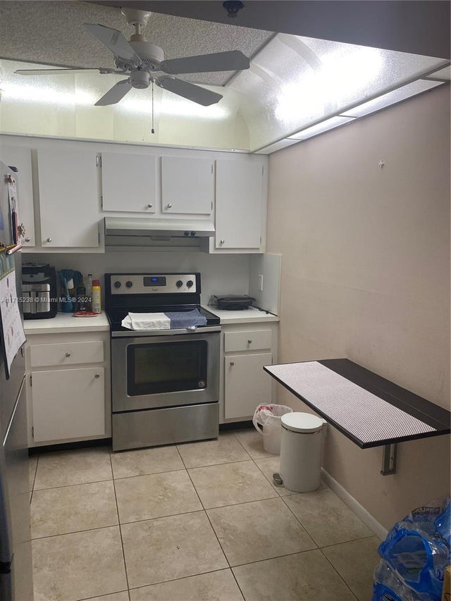 5 of 11 - 919 Hillcrest Dr 208, Hollywood, FL