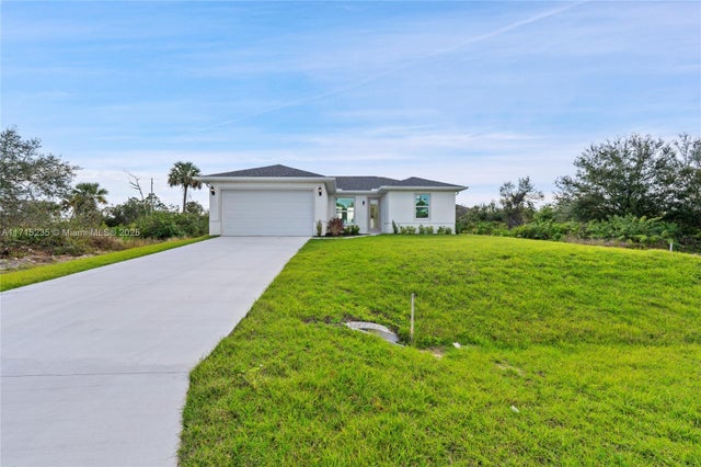 4 of 27 - 957 Commodore St, Lehigh Acres, FL