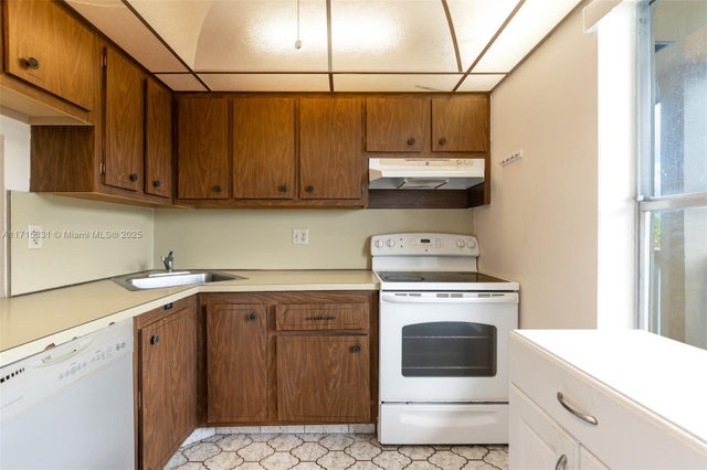 1 of 21 - 6051 Nw 61st Ave 307, Tamarac, FL
