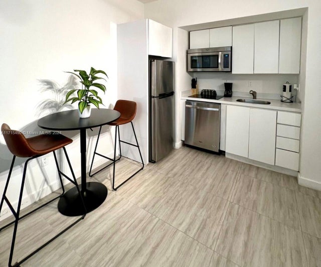 1 of 5 - 1611 Meridian Ave 102, Miami Beach, FL