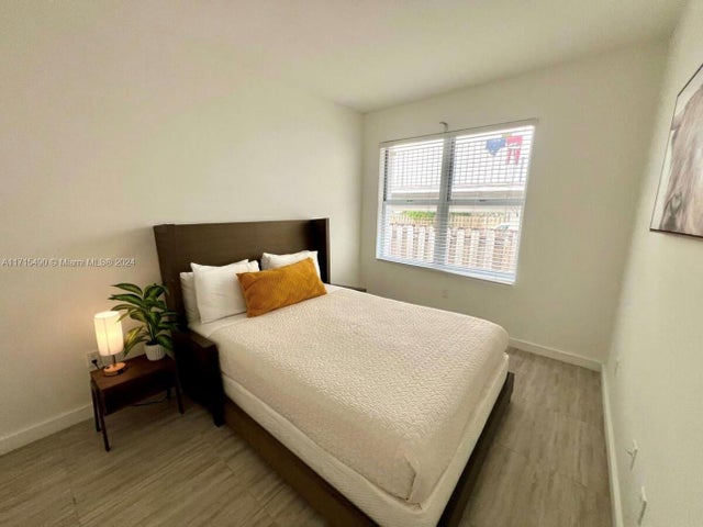 4 of 5 - 1611 Meridian Ave 102, Miami Beach, FL