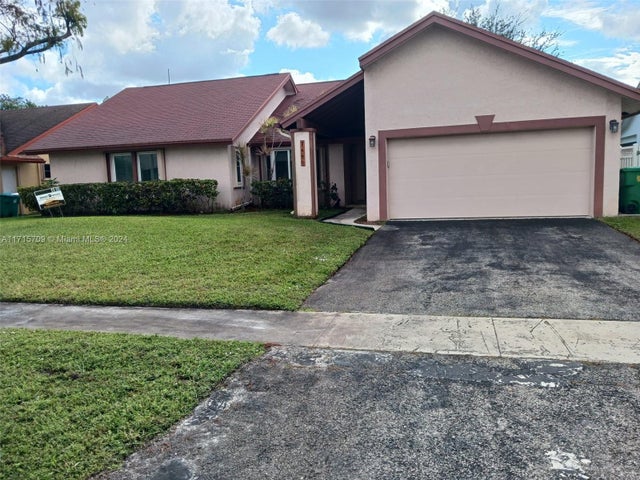 1 of 31 - 7446 Nw 47th Pl, Lauderhill, FL
