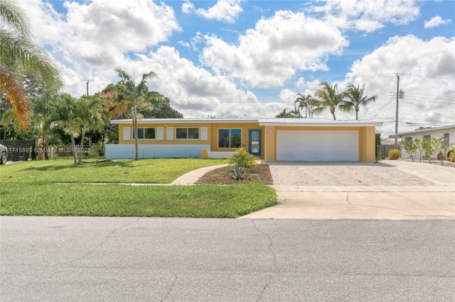 1 of 11 - 436 Gull Ct, North Palm Beach, FL
