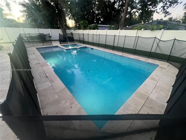 1 of 26 - 4255 Sw 50th St, Dania Beach, FL