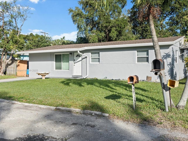 3 of 26 - 4255 Sw 50th St, Dania Beach, FL