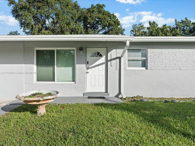 5 of 26 - 4255 Sw 50th St, Dania Beach, FL